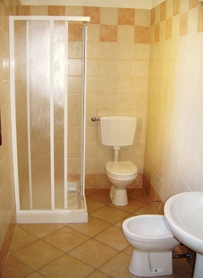 Casa conforto, 2 quartos | Banheiro | Chuveiro
