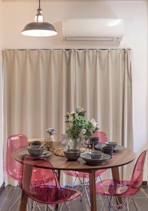 Comfort Villa, Non Smoking, Balcony | In-room dining