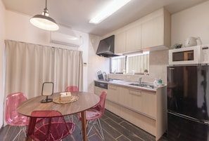 Comfort villa, niet-roken, balkon | Dineren in de kamer