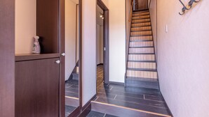 Villa – comfort, ikke-røyk, balkong | Blendingsgardiner, strykejern/-brett, wi-fi (inkludert) og sengetøy