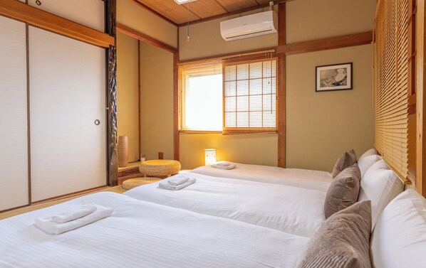 Comfort Villa, Non Smoking, Balcony | Living area | 43-inch TV with cable channels - TabiTime Sumiyoshikamikakushi (Osaka)