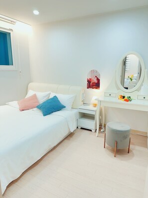2 bedrooms, internet, bed sheets