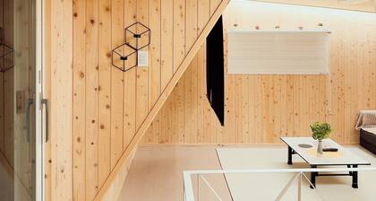 Shiny Picnic: Loft Hideaway with Terrace & Lotte Tower View / 5Beds