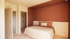 Travel crib, free WiFi, bed sheets, wheelchair access