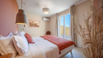 3 bedrooms, free WiFi, bed sheets, wheelchair access