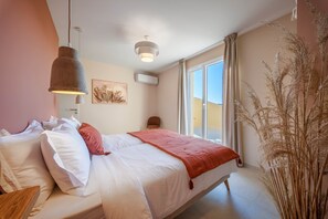3 bedrooms, free WiFi, bed sheets, wheelchair access