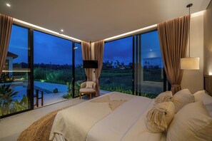 Vila superluxo, 6 quartos, piscina particular, vista para o jardim | Cofres nos quartos, escrivaninha, espaço de trabalho para notebook