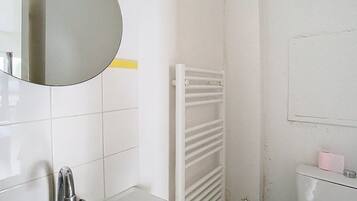 Douche, serviettes fournies