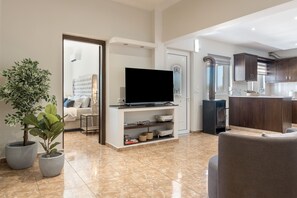 2 habitaciones, tabla de planchar con plancha, wifi y ropa de cama