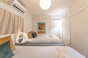 Comfort Villa, Non Smoking | Living area | 43-inch TV with cable channels