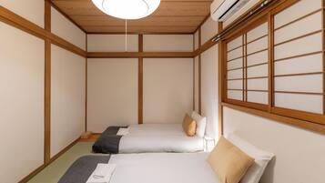 Comfort Villa, Non Smoking | Ruang tamu | 43 inci televisyen dengan kabel