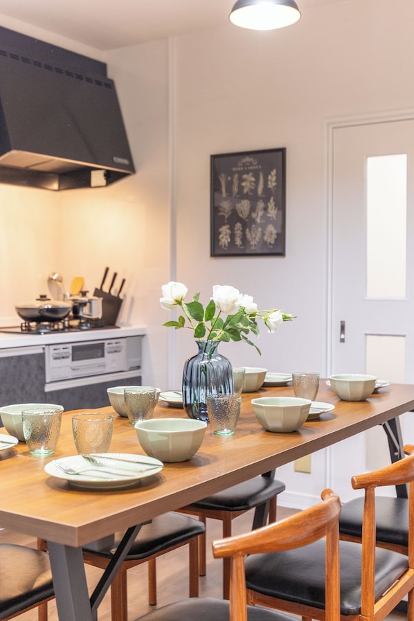 Comfort Villa, Non Smoking | In-room dining