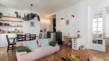 Una Smart TV, una oficina