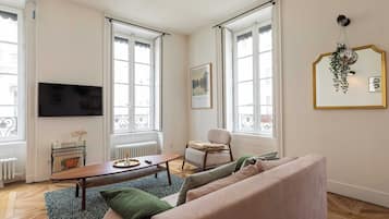 Una Smart TV, una oficina