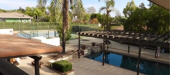 6-bedroom castle in enchanting Claremont fitness room, Pool, Hot tub, Tennis