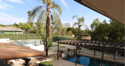 6-bedroom castle in enchanting Claremont fitness room, Pool, Hot tub, Tennis