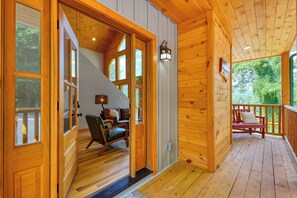 Interior - Hot Tub, Game Room & Views Near Downtown Gatlinburg | Perfect Too by AvantStay (Gatlinburg)