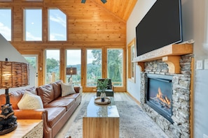 Smart TV, fireplace