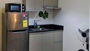 Fridge, stovetop, cookware/dishes/utensils