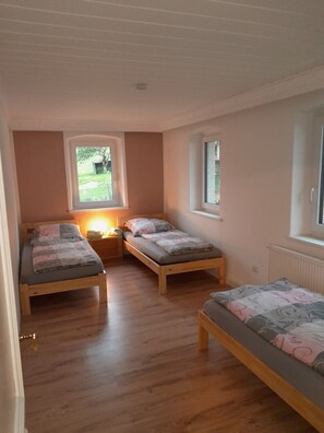 3 bedrooms, free WiFi, bed sheets