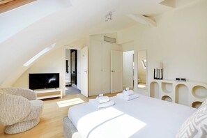 3 bedrooms, desk, iron/ironing board, free WiFi