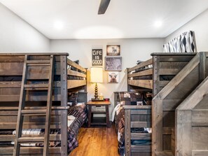 4 chambres, fer et planche à repasser, lit parapluie, Wi-Fi gratuit