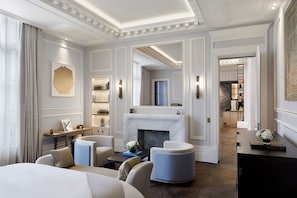 Premium bedding, free minibar items, in-room safe, desk - MAISON VILLEROY (Paris)