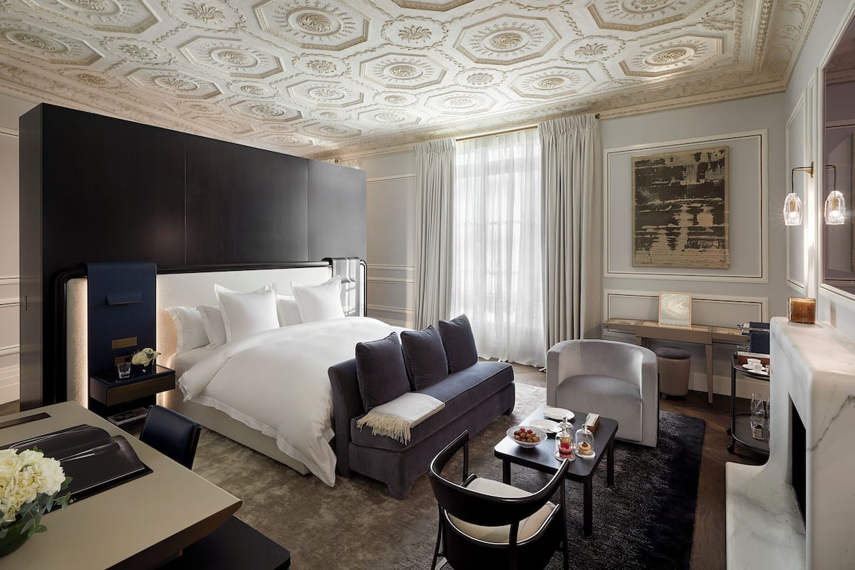 Caja de seguridad en la habitación y sistema de insonorización