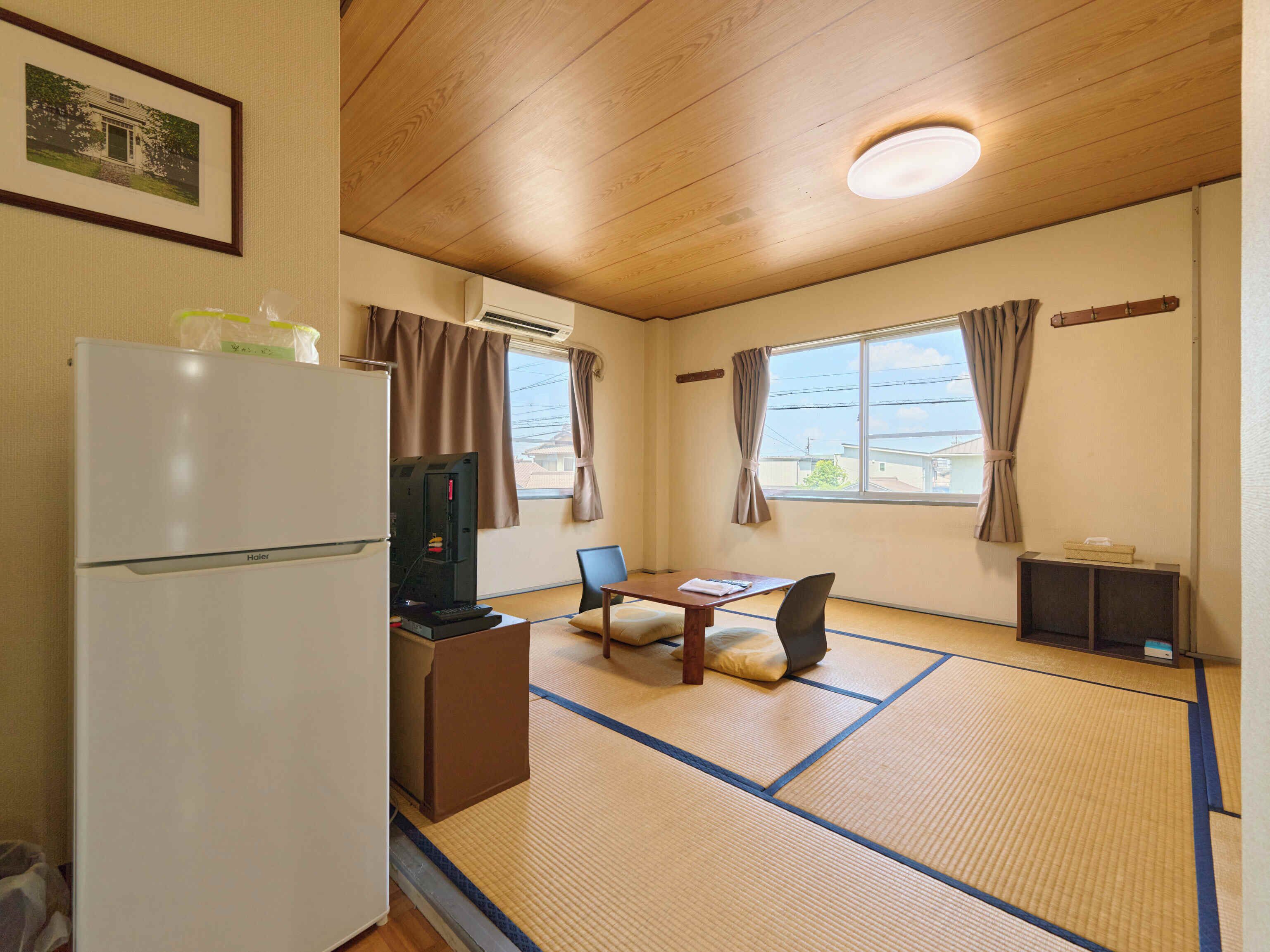 Chambre avec lits jumeaux de style japonais, fumeur, salle de bains commune (for 1 pax)