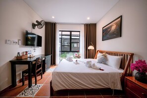 Deluxe-Doppelzimmer, 1 Queen-Bett | Hochwertige Bettwaren, Daunenbettdecken, Pillowtop-Betten, Minibar