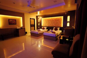 Minibar y caja de seguridad en la habitación 