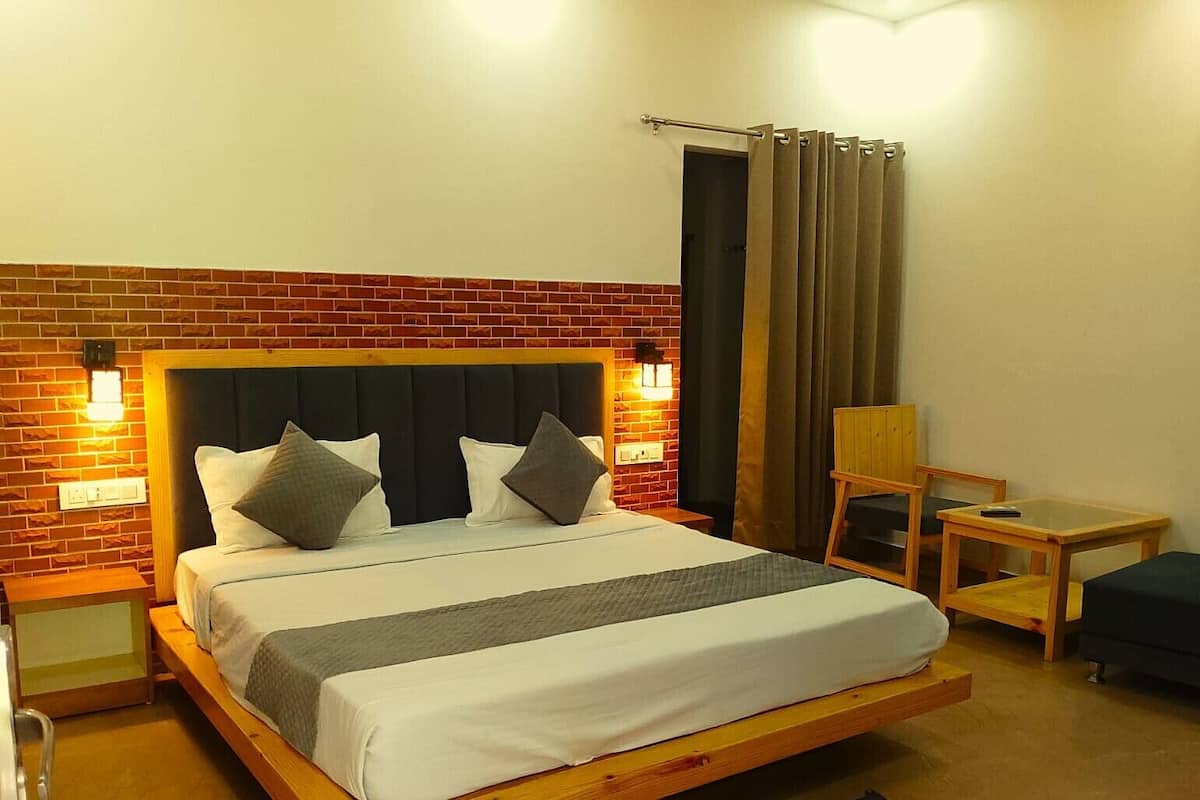 Desk, rollaway beds, free WiFi, bed sheets