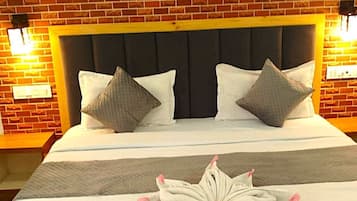 Desk, rollaway beds, free WiFi, bed sheets