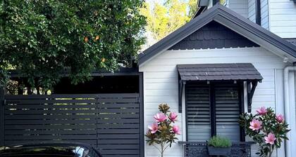 Private guesthouse & stunning outdoor space in newly built designer home.