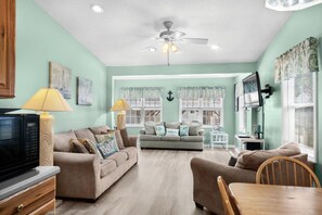 TV - Open + Airy home w/Golf Cart, in Ocean Lakes (Myrtle Beach)