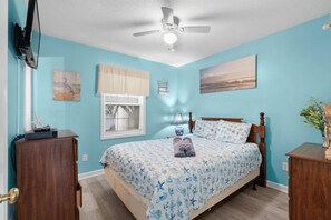 2 bedrooms, free WiFi, bed sheets - Open + Airy home w/Golf Cart, in Ocean Lakes (Myrtle Beach)