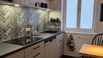 Ofen, Herdplatte, Geschirrspüler