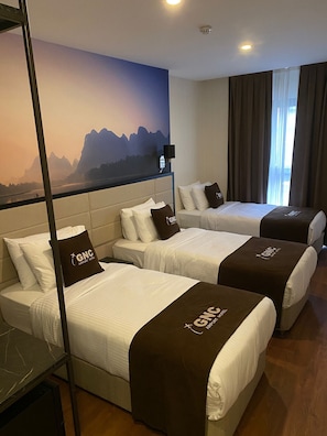 Deluxe Triple Room, City View | Egyptian cotton sheets, premium bedding, in-room safe, desk