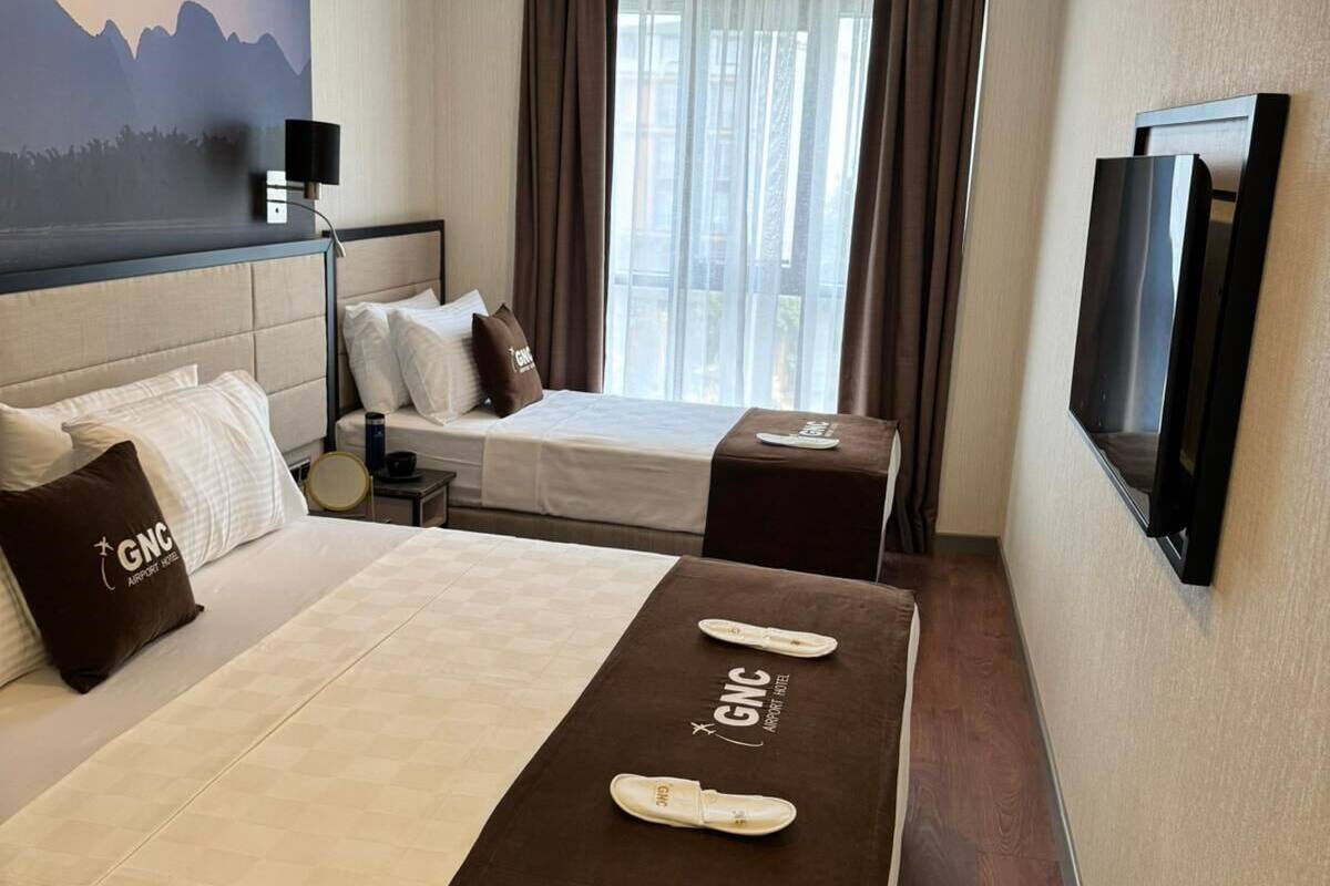Deluxe Triple Room, City View | Egyptian cotton sheets, premium bedding, in-room safe, desk