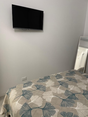 Strykjärn/strykbräda, internet och sängkläder