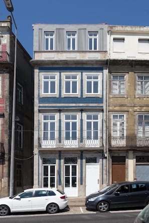 Unclassified image, 2 of 38, button - Seventyset Flats - Porto Historical Center (Porto)