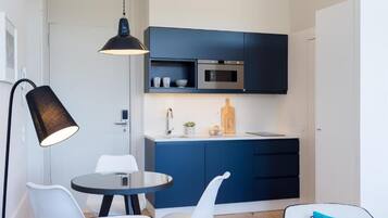 Studio, River View | Dining