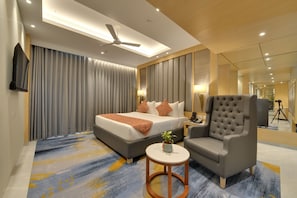 Club Suite, City View | In-room safe, iron/ironing board, free WiFi