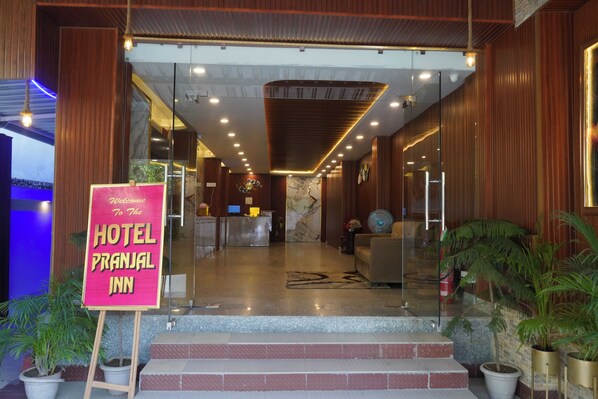 Pintu masuk hartanah