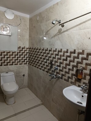 Club Room | Bathroom