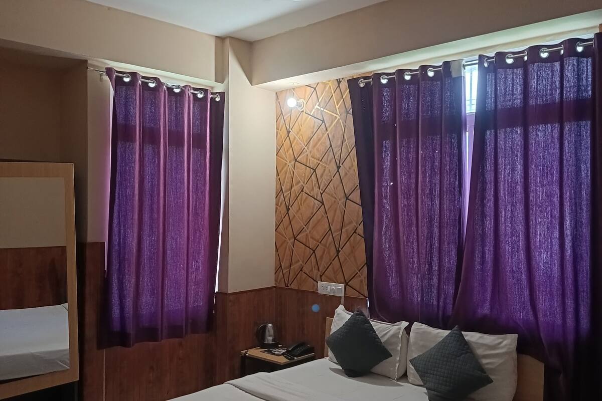 Club Room | Premium bedding, down comforters, soundproofing, iron/ironing board