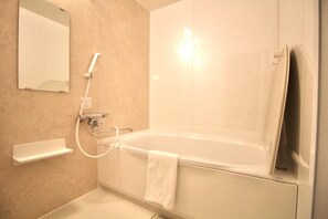 Apartment | Bathroom | Combined shower/tub, hair dryer, towels, shampoo - sunmallcrest506 (Tokyo)