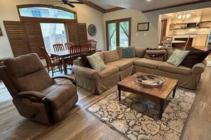 Smart TV, fireplace - 6 bedrooms + office + fireplace + firepit + outdoor dining (Arvada)