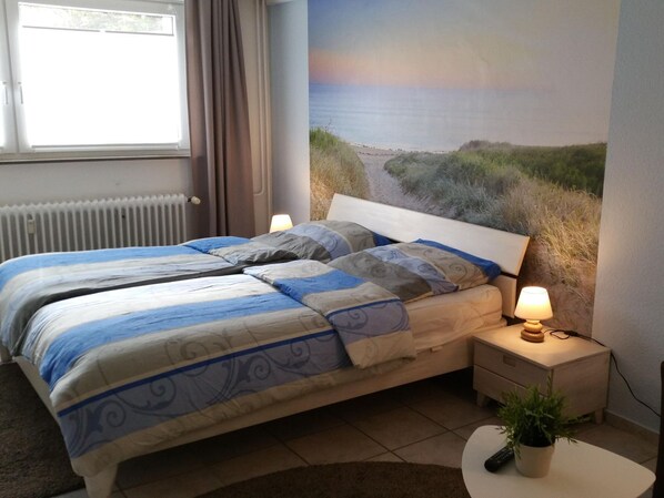 2 bedrooms, travel crib, free WiFi
