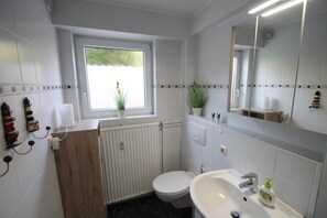 Shower, hair dryer - The beach so close! Vacation apartment "Moin Moin 2"...stylish maisonette apartment! (Dahme)